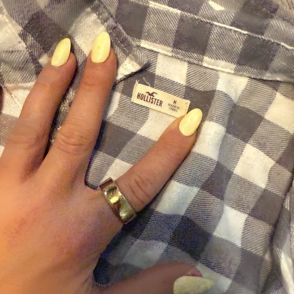 Hollister Women’s Grey and White Plaid Flannel - Picture 3 of 3